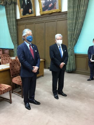 参議院議長伊達忠一先生肖像画掲額式風景